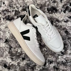 Veja V-10 Sneaker
